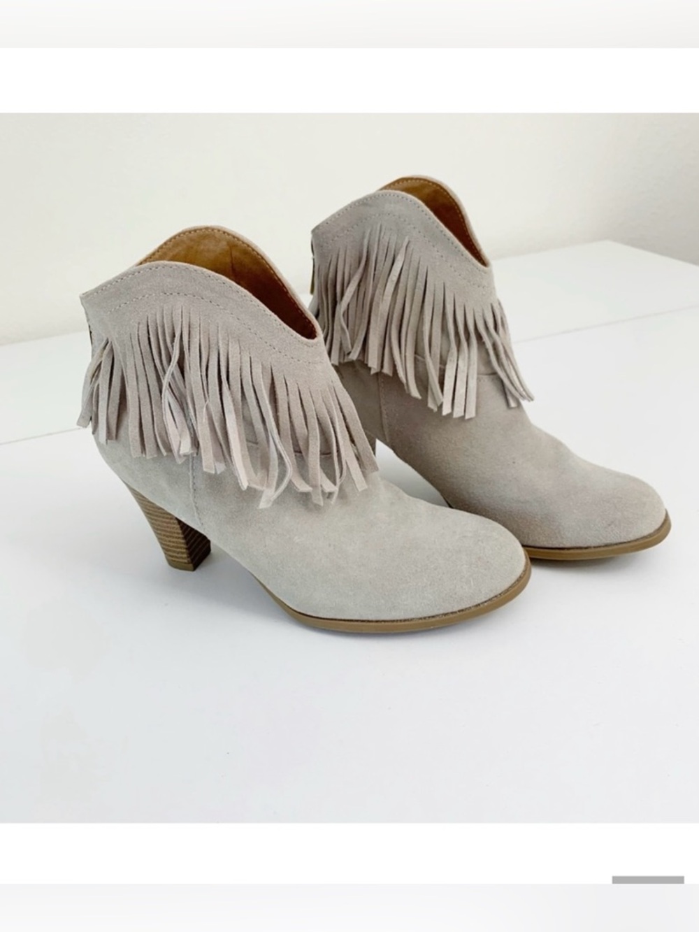 The Fringe Factor Gray Suede Ankle Booties ~ 6